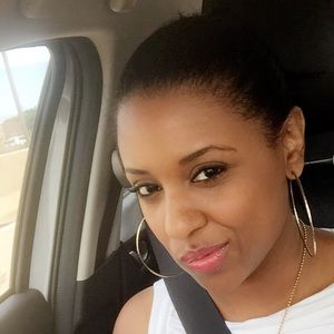 Meet your Posher, Kella